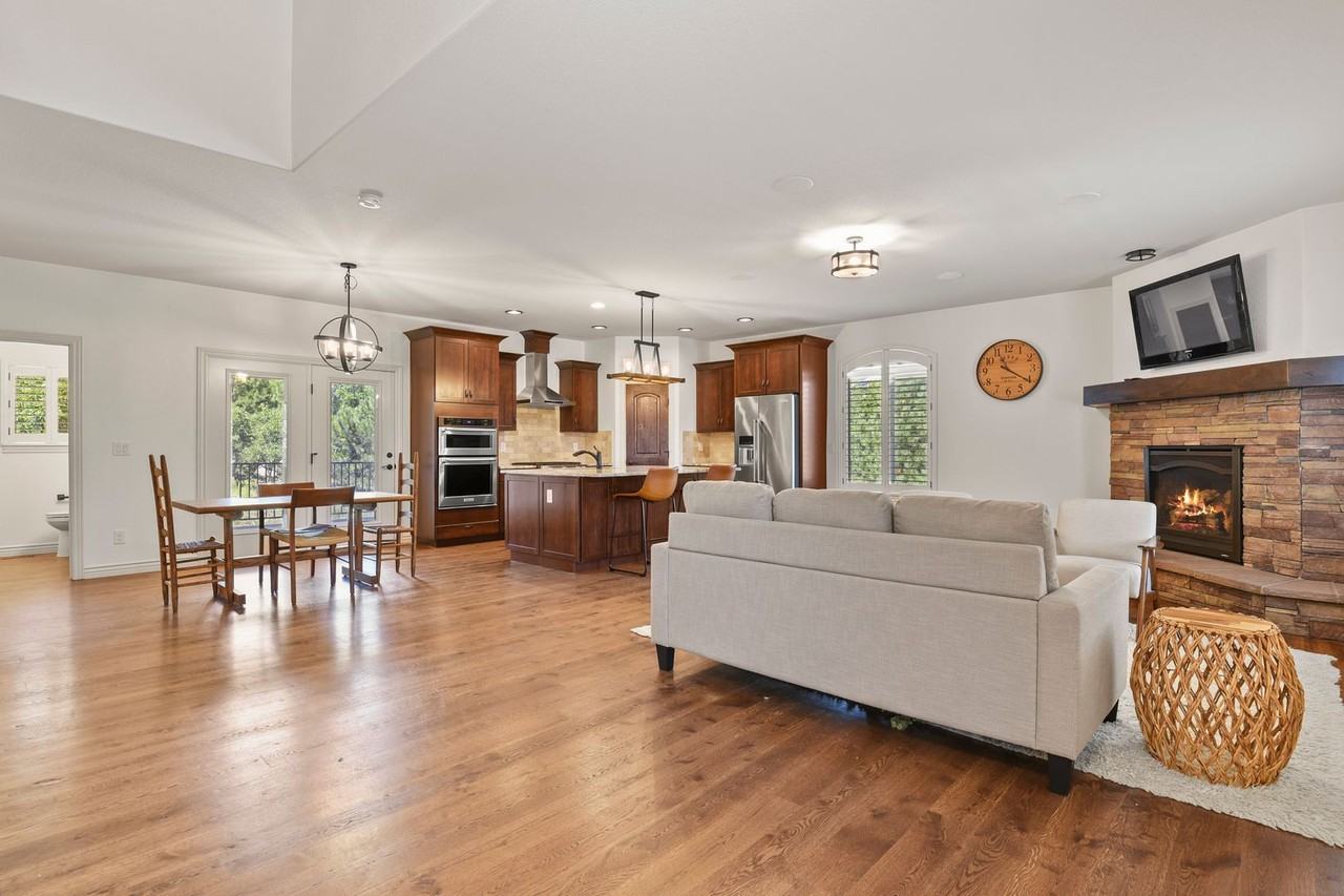 5440 Broadmoor Bluffs Dr - Photo 5 of 29