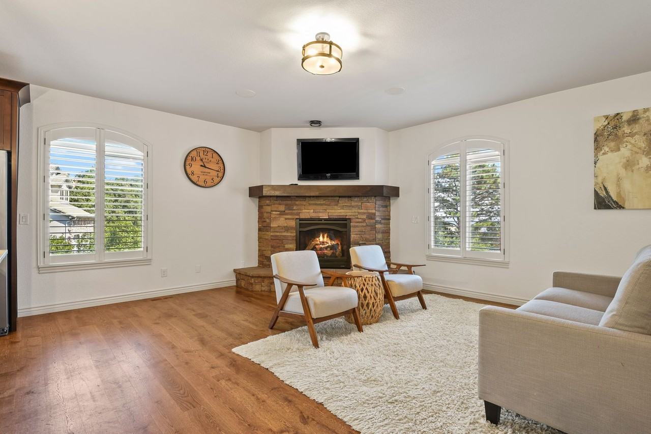 5440 Broadmoor Bluffs Dr - Photo 6 of 29