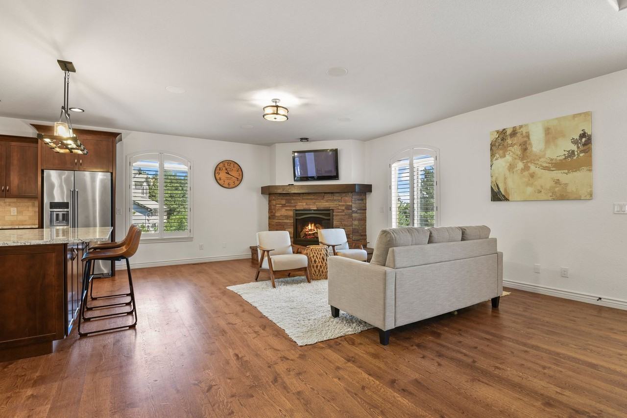 5440 Broadmoor Bluffs Dr - Photo 7 of 29