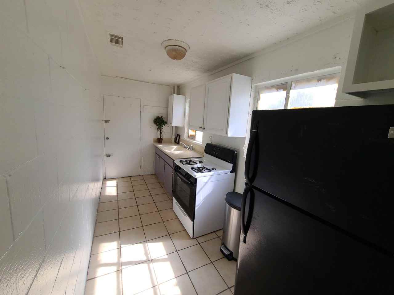 1178 Garibaldi - Photo 2 of 6