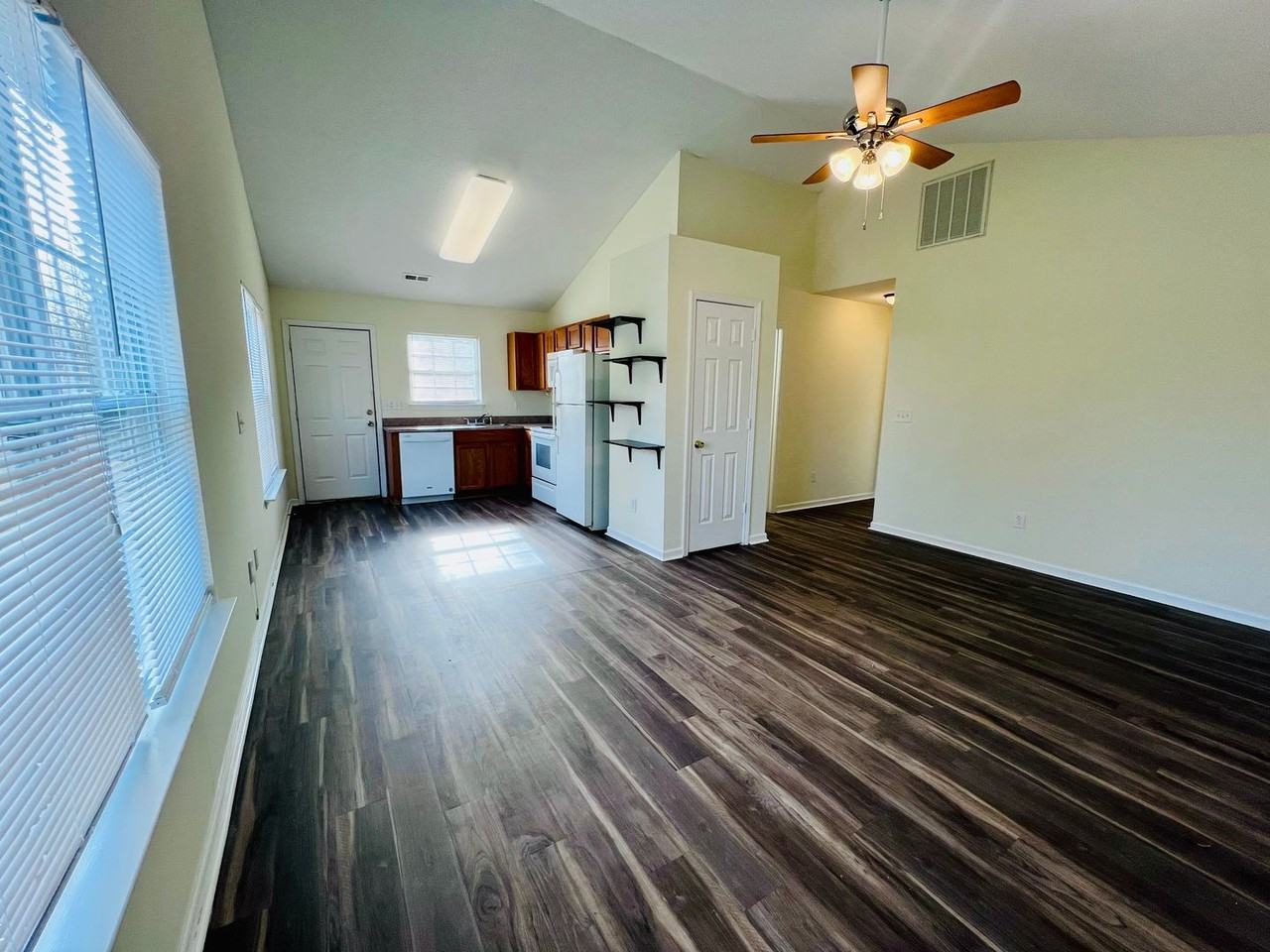 13507 Main Dr - Photo 3 of 11