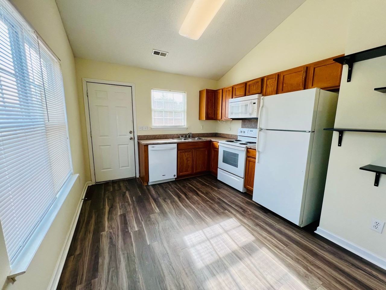 13507 Main Dr - Photo 4 of 11