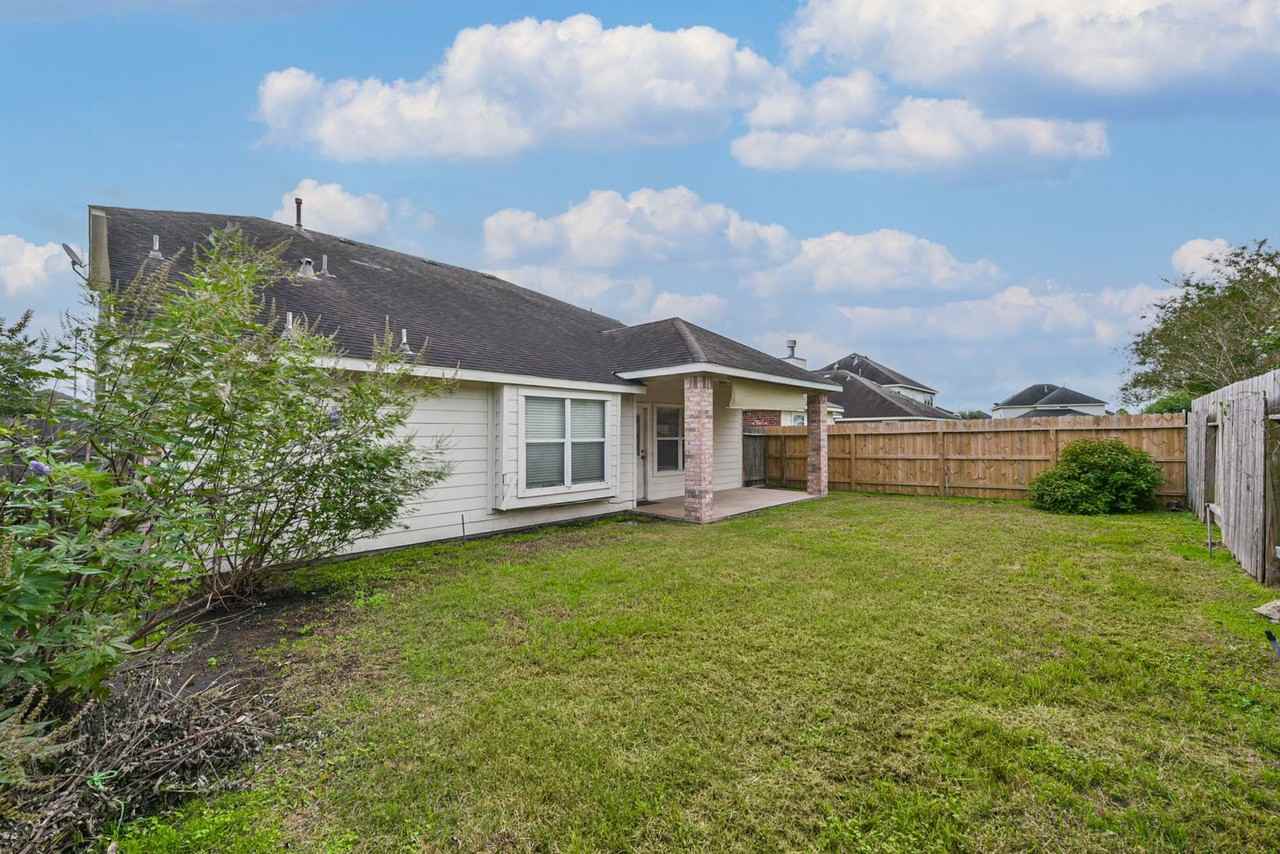 1219 Colonial Manor Dr - Photo 3 of 37