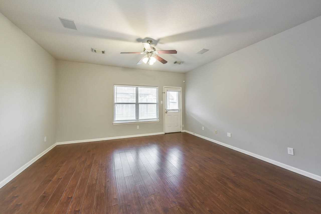 1219 Colonial Manor Dr - Photo 5 of 37