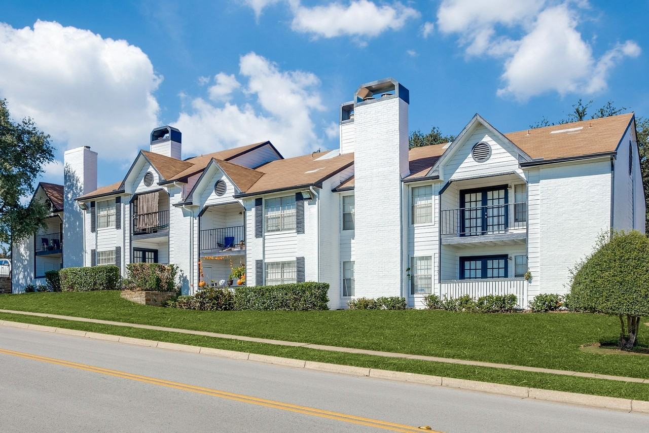 3001 Crystal Springs - Photo 2 of 19