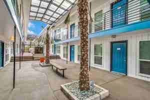 featured image of 1111 S Oak St