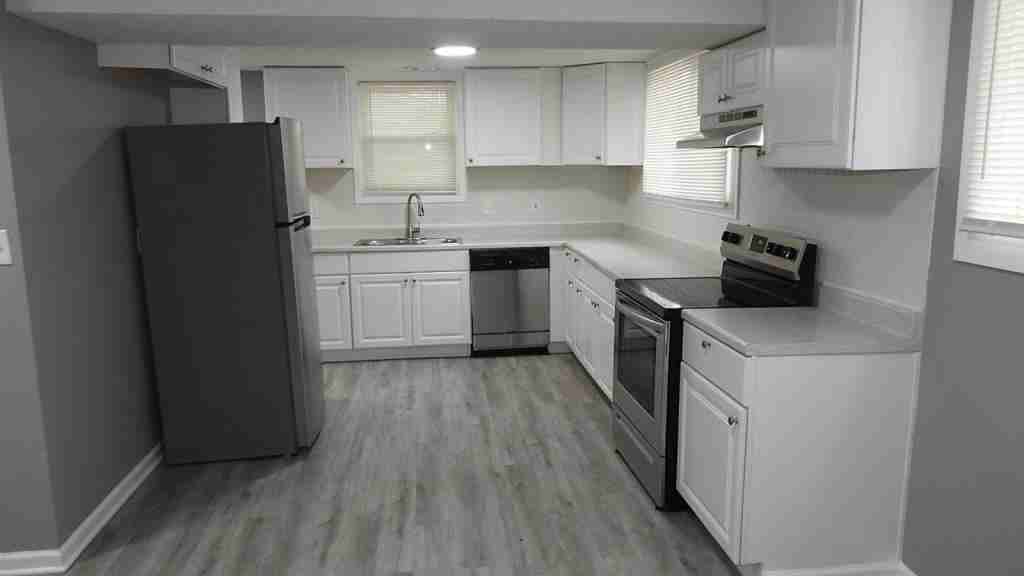 807 N Powahatan Dr - Photo 3 of 33