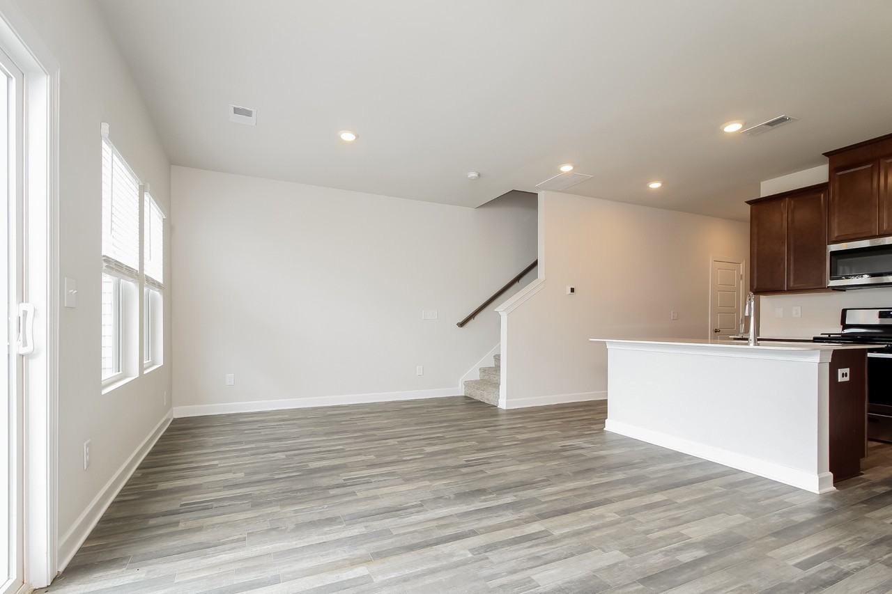 214 Telford Dr - Photo 6 of 18