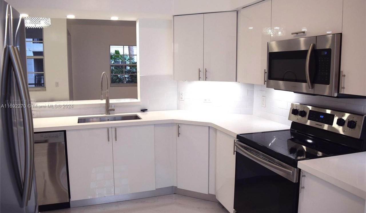 3135 Ne 184th St #2105 - Photo 3 of 13