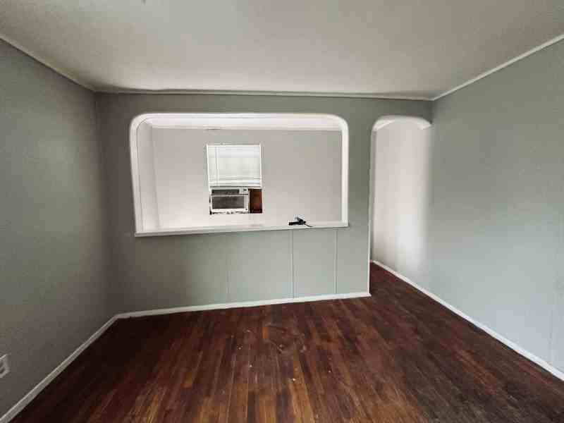 407 Nw 5th St - Photo 3 of 11