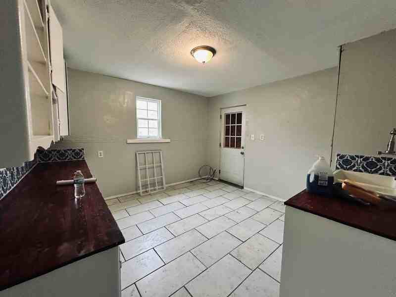 407 Nw 5th St - Photo 7 of 11