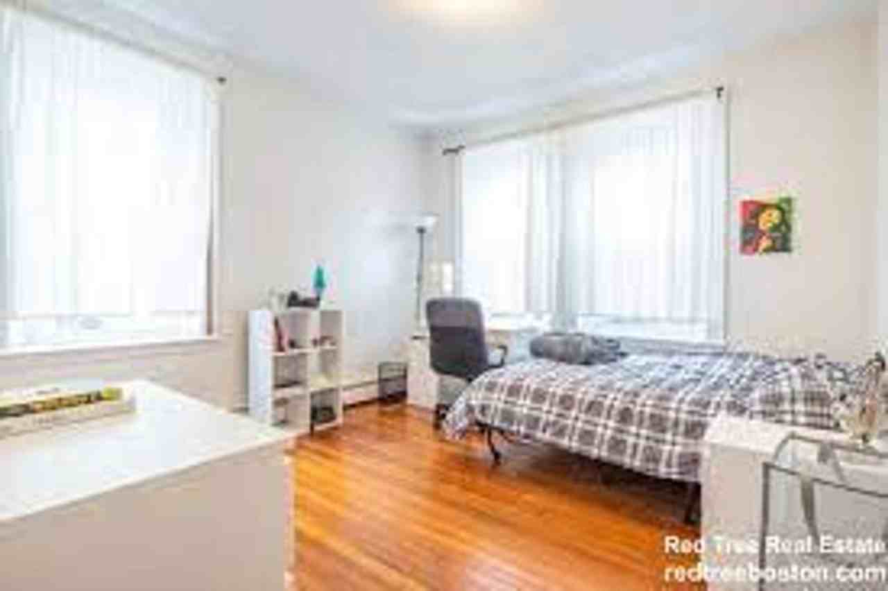 94 Pleasant St - Photo 5 of 11