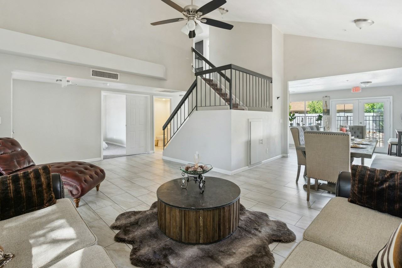 2344 W Kathleen Rd - Photo 2 of 39