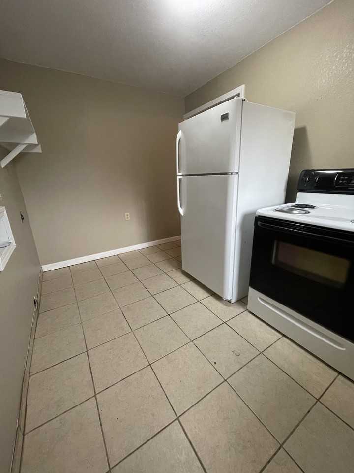 204 N 16th Ave #2 - Photo 5 of 7