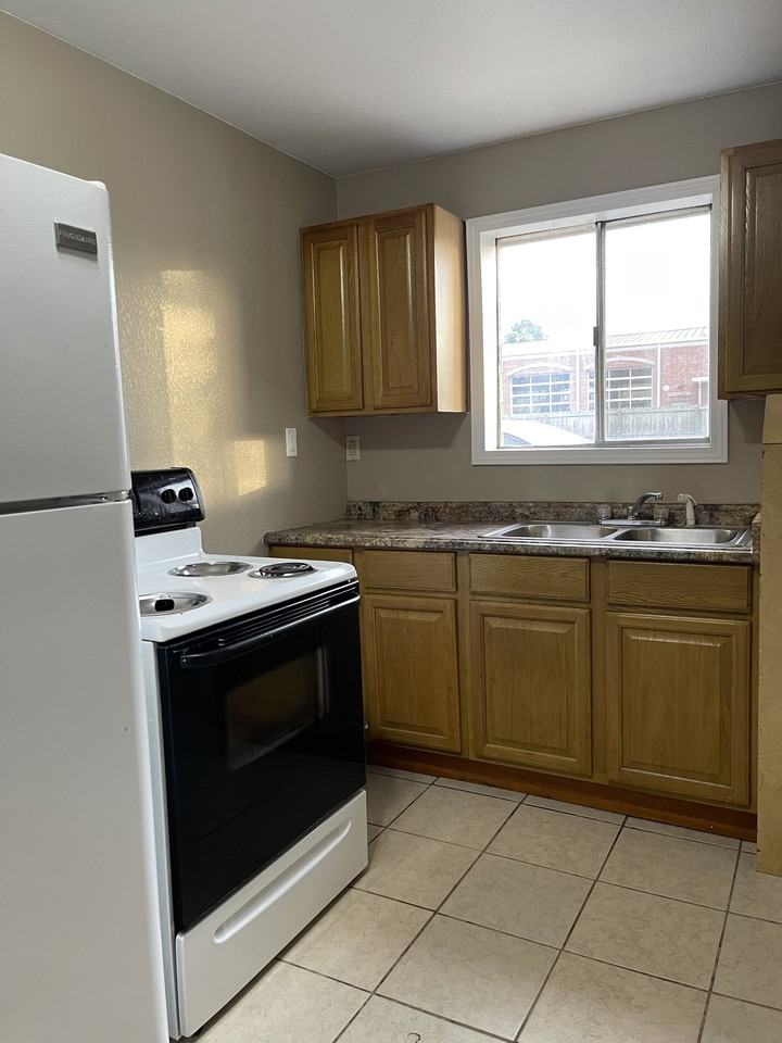 204 N 16th Ave #2 - Photo 4 of 7