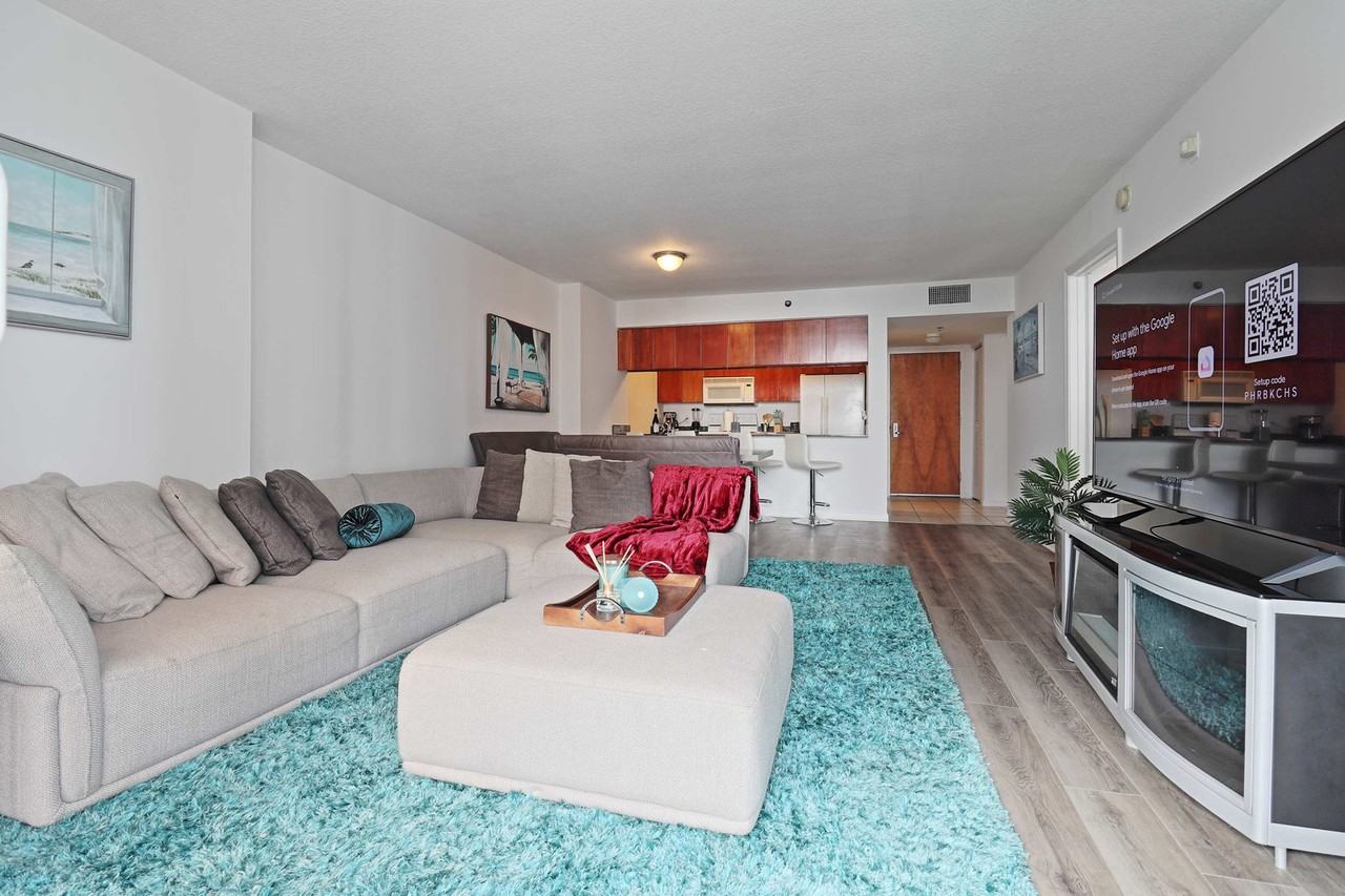 1200 Brickell Bay Dr #1037644P - Photo 2 of 33