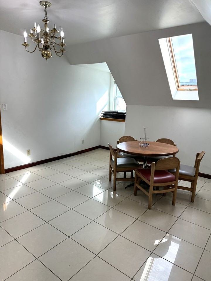 125 Stratford - Photo 4 of 24