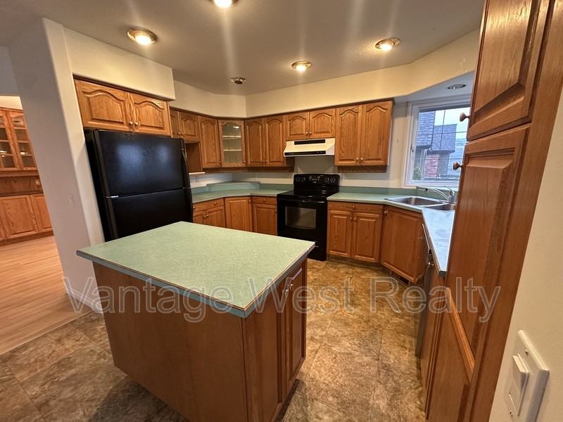 2368 Nahanni Crt - Photo 2 of 25