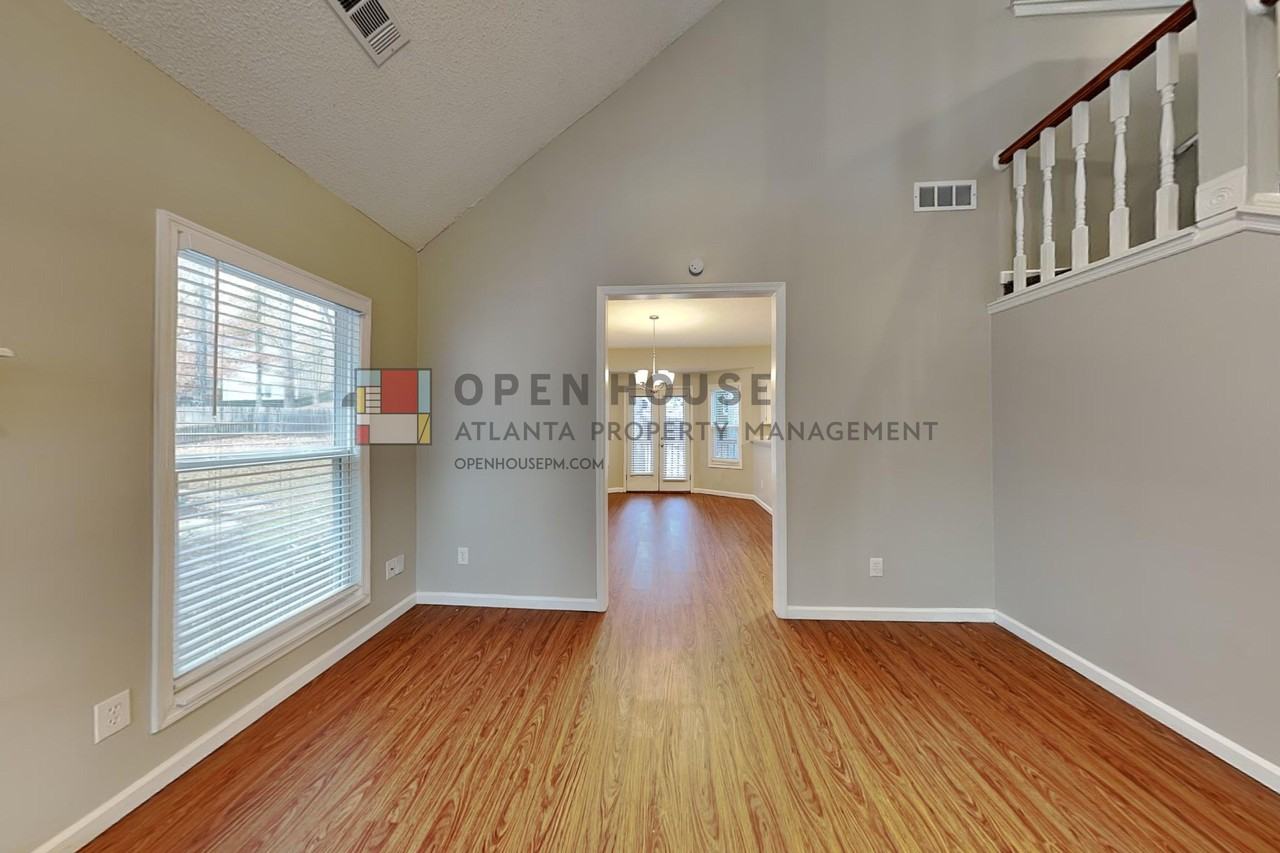 390 Greenmont Cir - Photo 3 of 21