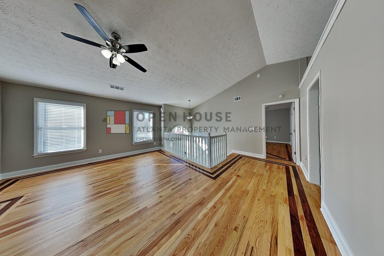 3676 Victoria Dr - Photo 3 of 20