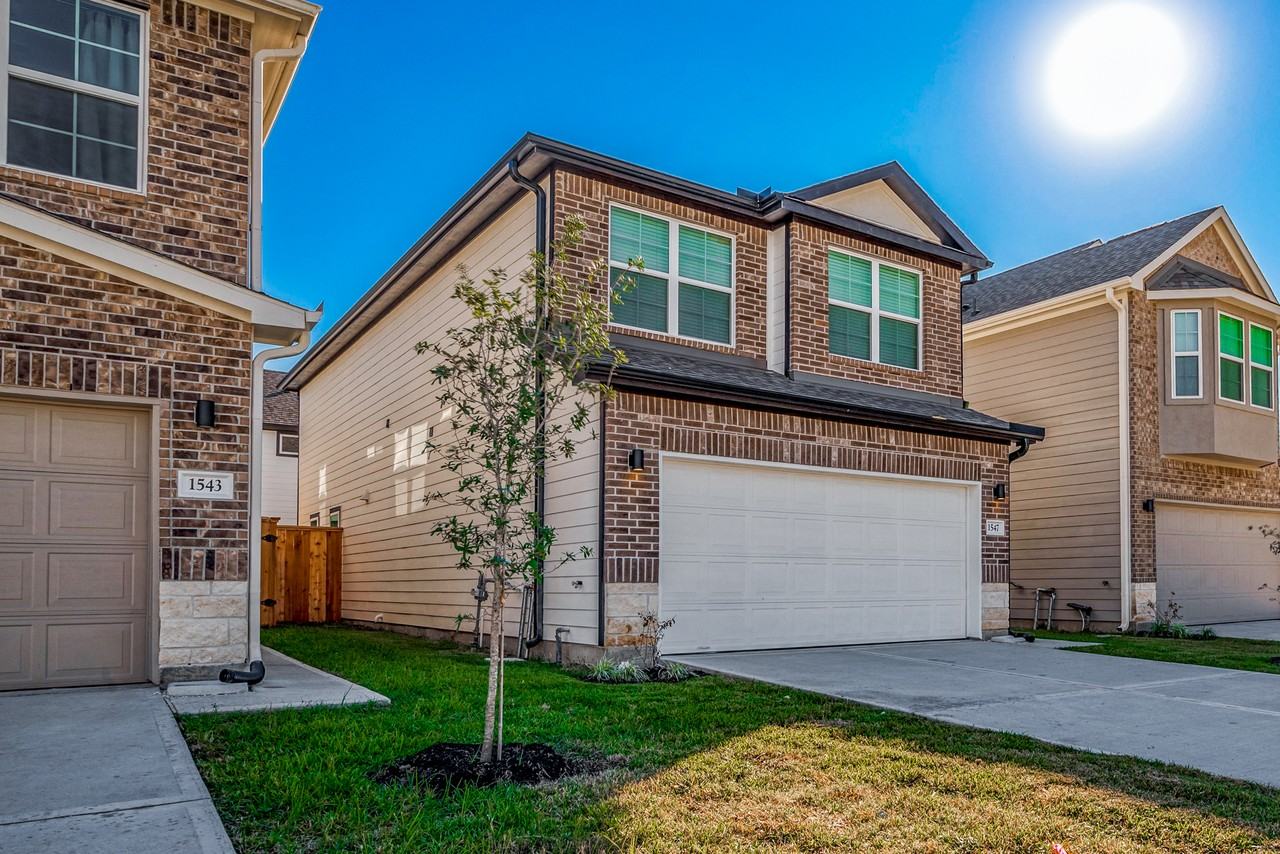 1547 Revolution Way - Photo 2 of 30