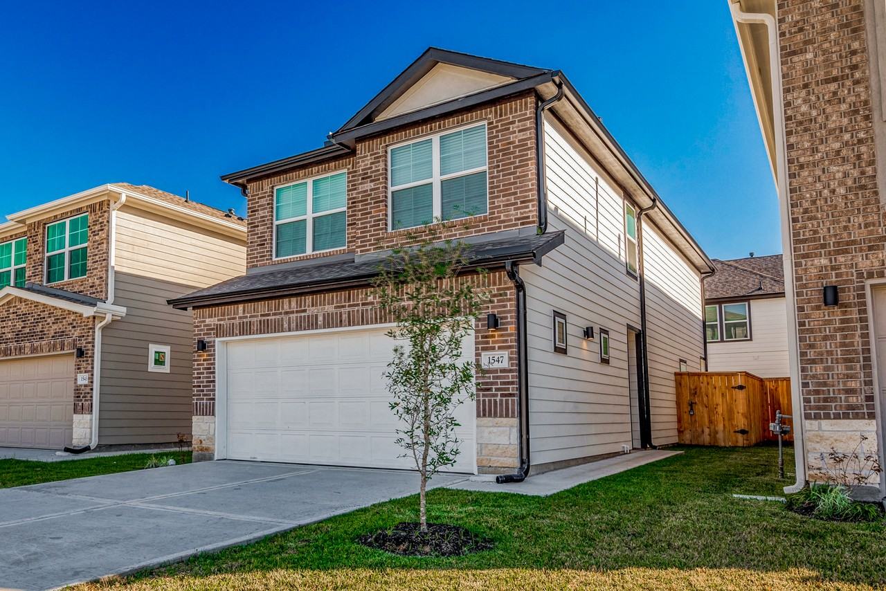 1547 Revolution Way - Photo 3 of 30