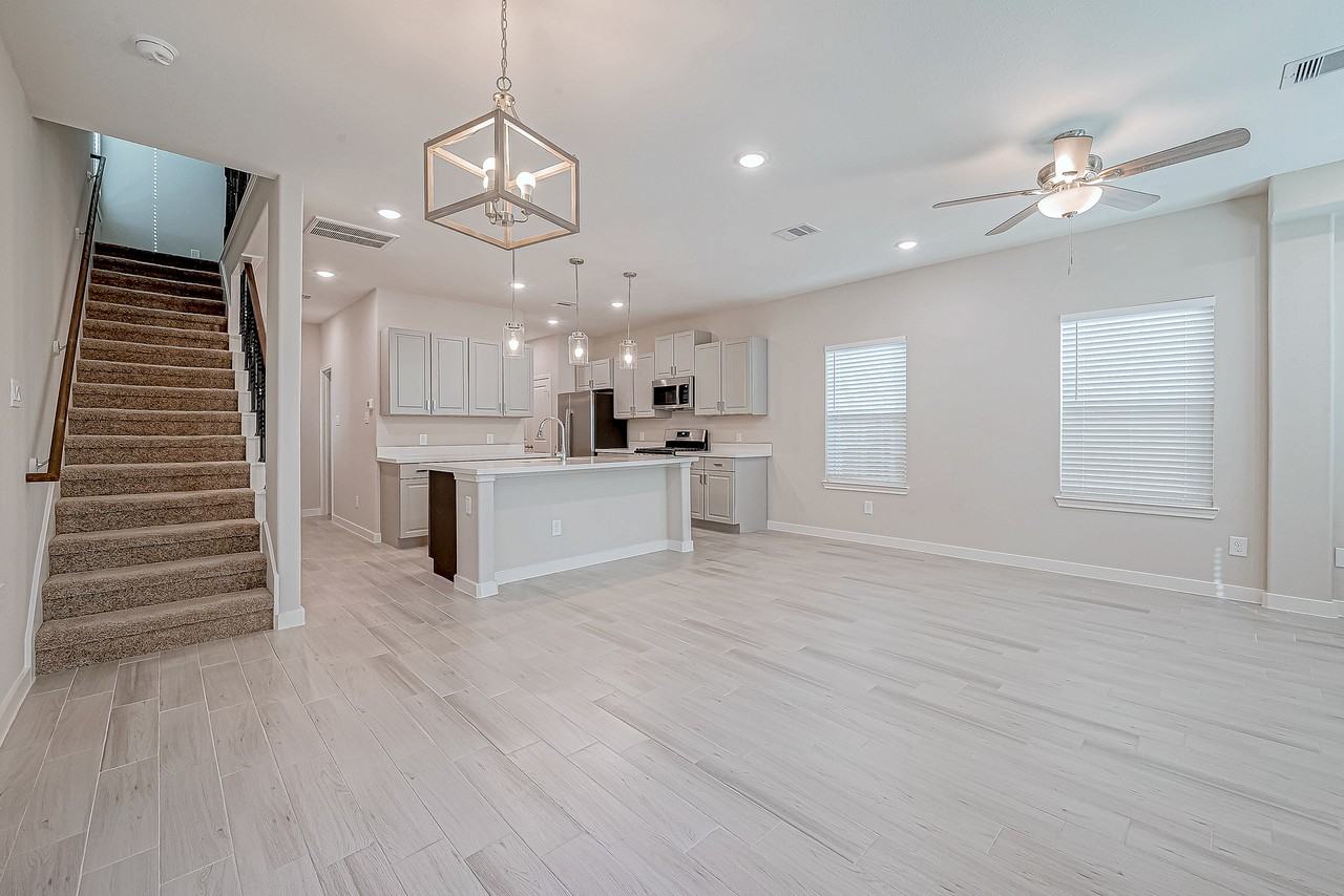 1547 Revolution Way - Photo 7 of 30