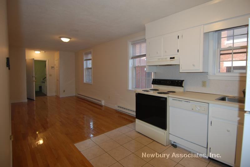 Tyler St #W - Photo 3 of 8