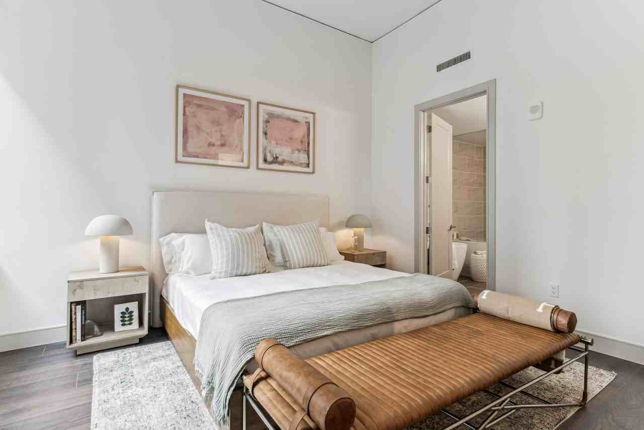 3001 Maple Ave - Photo 7 of 33