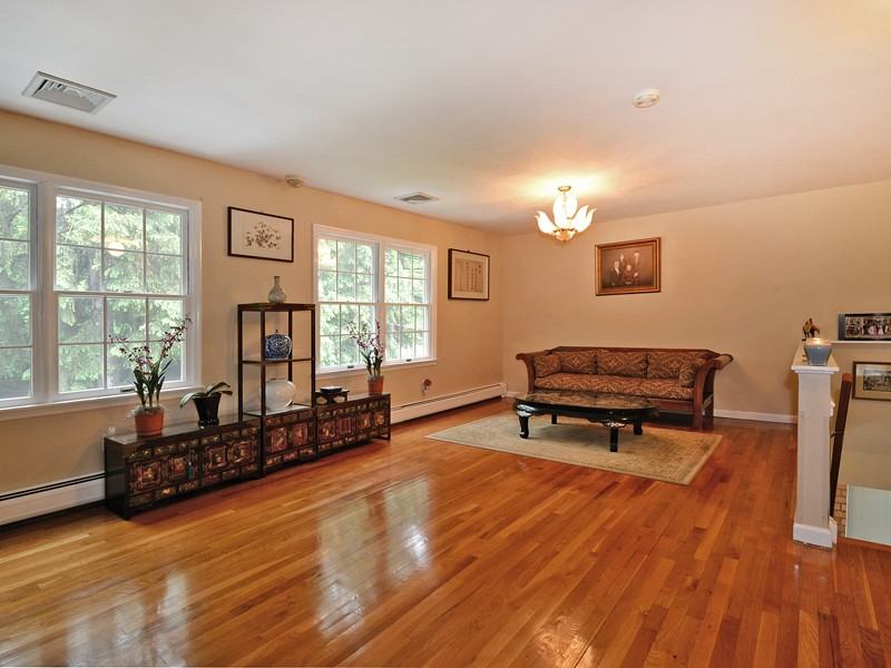 615 Barnett Pl - Photo 2 of 10