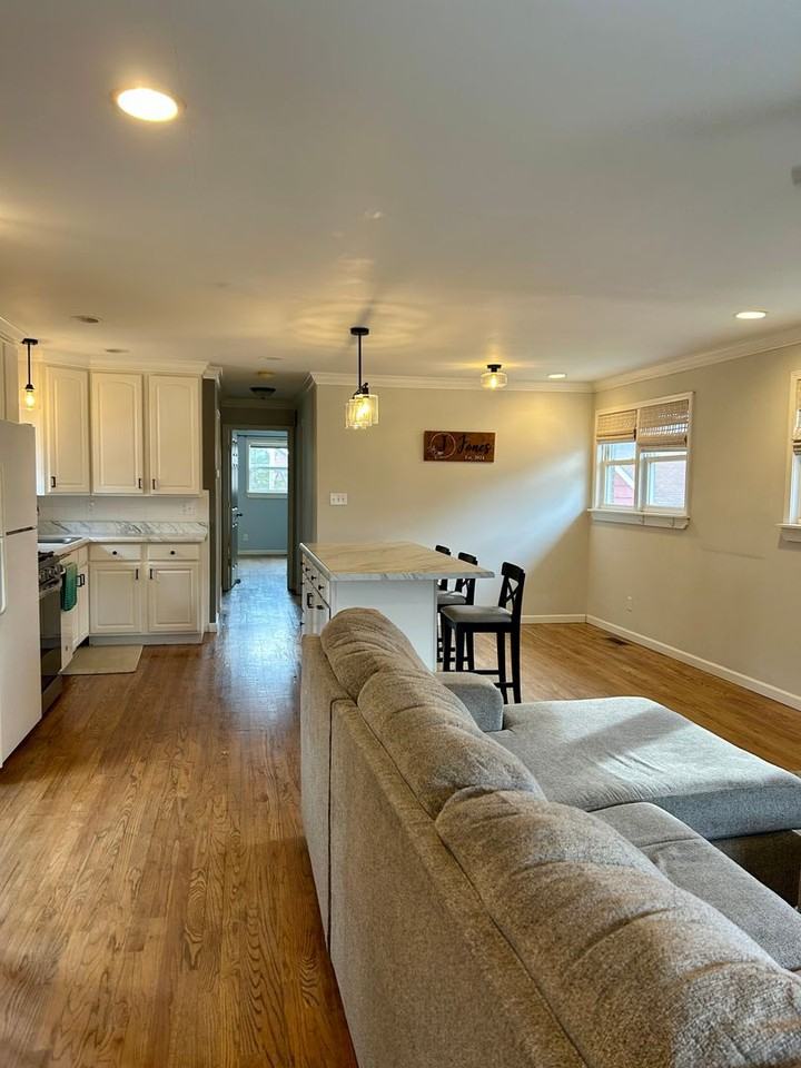 1520 Bredell Ave - Photo 2 of 21
