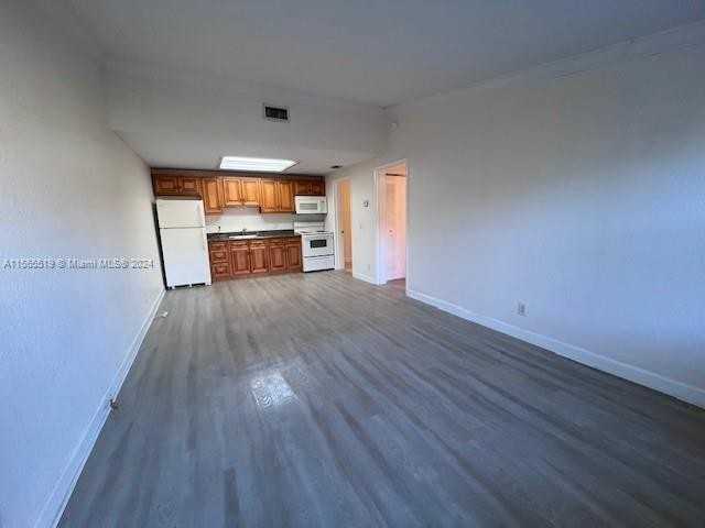 7160 Southgate Blvd #F1R - Photo 3 of 8