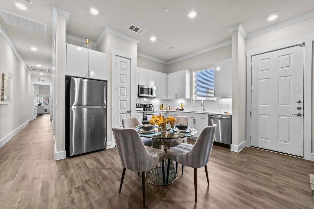 1318 Morado Pl - Photo 2 of 8