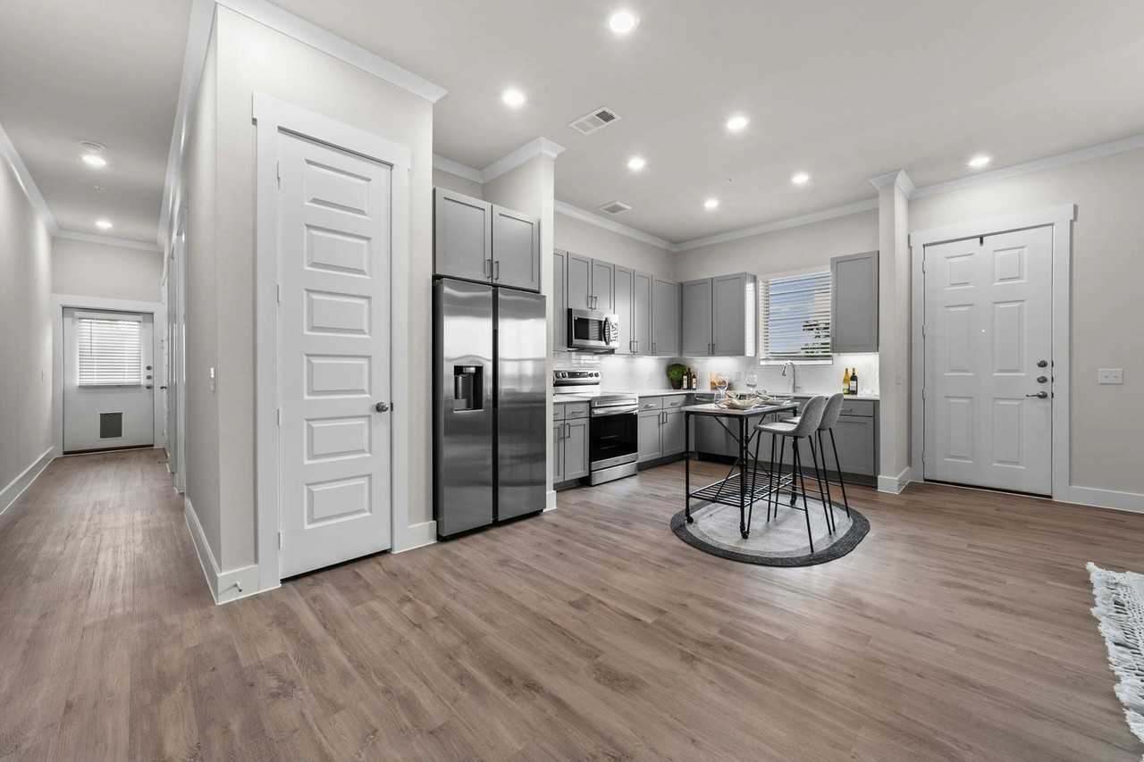 1318 Morado Pl - Photo 3 of 8