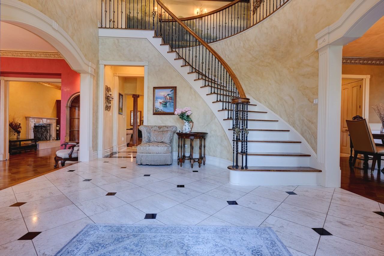 15 Michelle Way - Photo 2 of 6