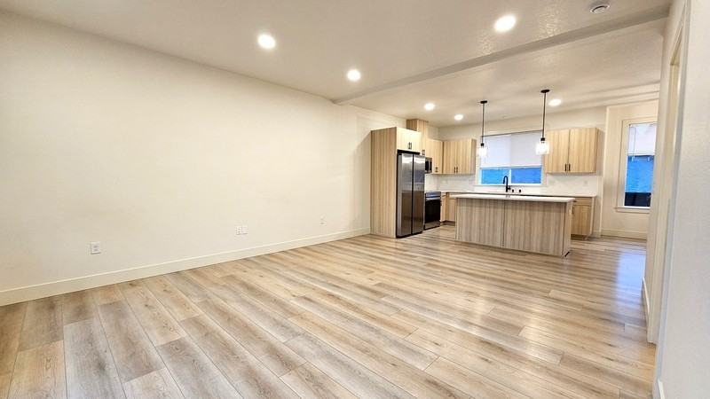 3311 Ne 42nd Pl - Photo 3 of 18