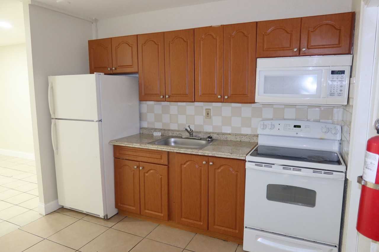 1221 Nw 63rd Ave - Photo 2 of 32