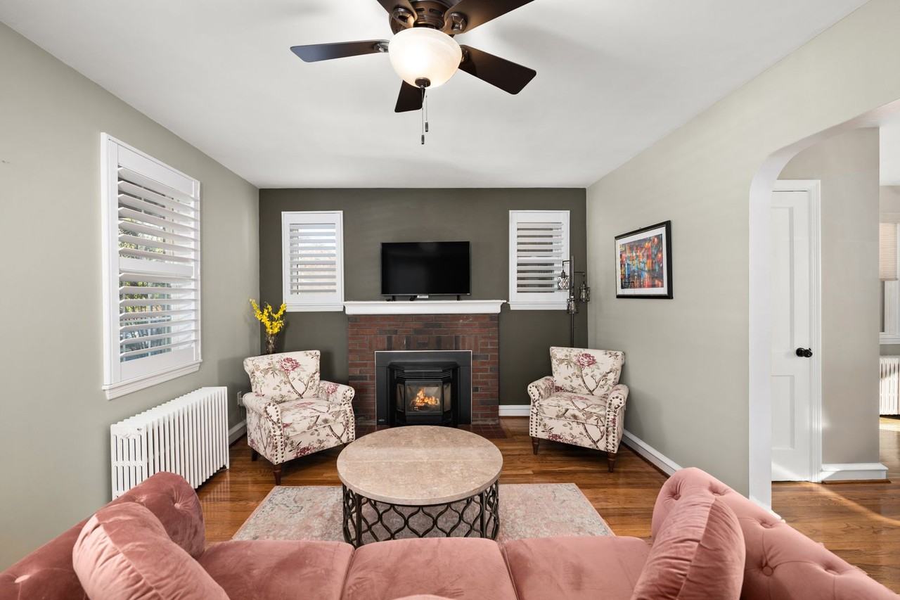 820 Woodlawn Ave - Photo 3 of 40