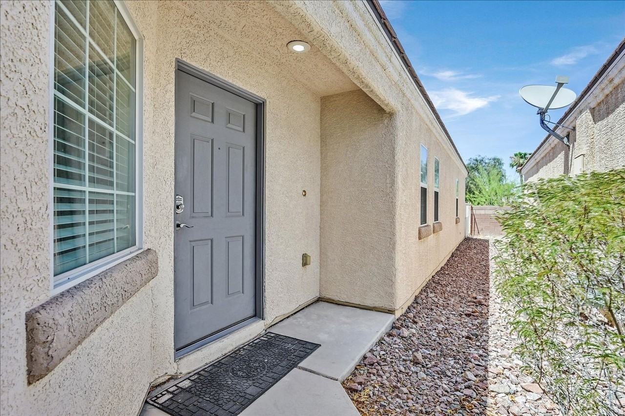1464 Amitola Ave - Photo 3 of 27