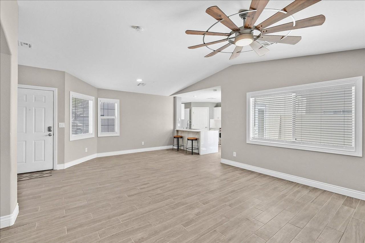 1464 Amitola Ave - Photo 6 of 27