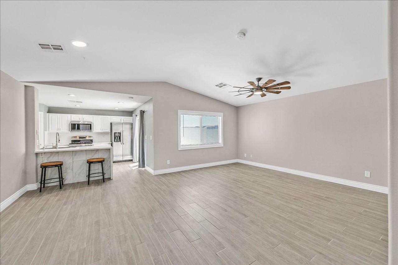 1464 Amitola Ave - Photo 7 of 27