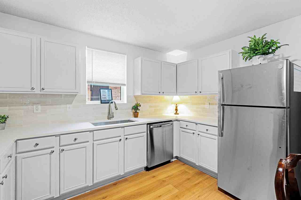 1504 Honey Bee Lane - Photo 3 of 50