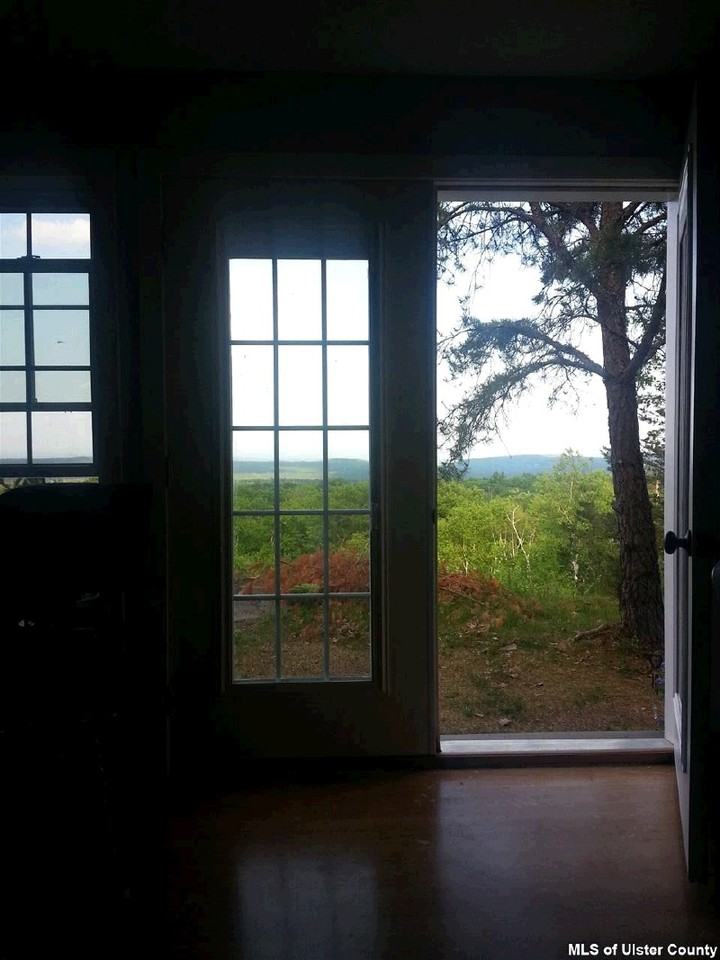 764 W Saugerties Rd - Photo 2 of 17