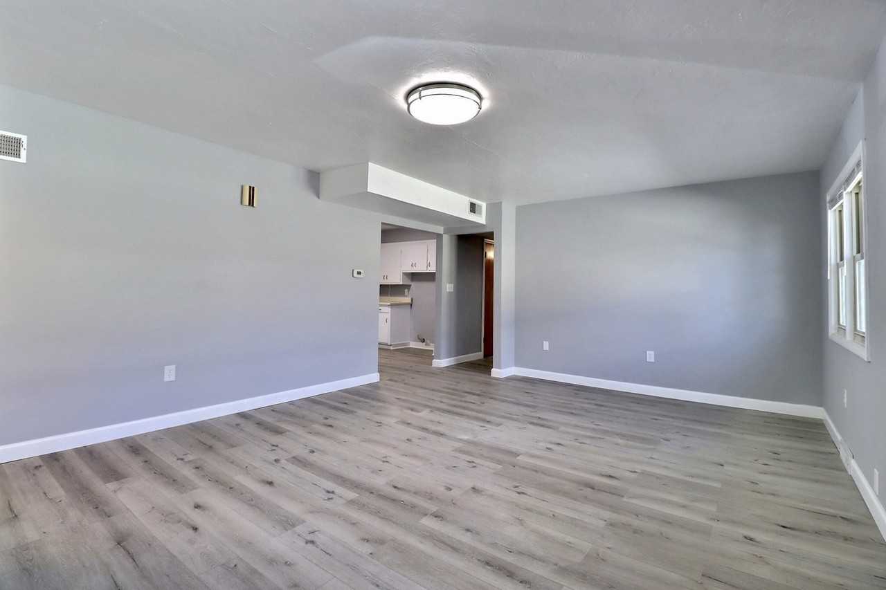 425 N Lincoln Ave #NA - Photo 2 of 10