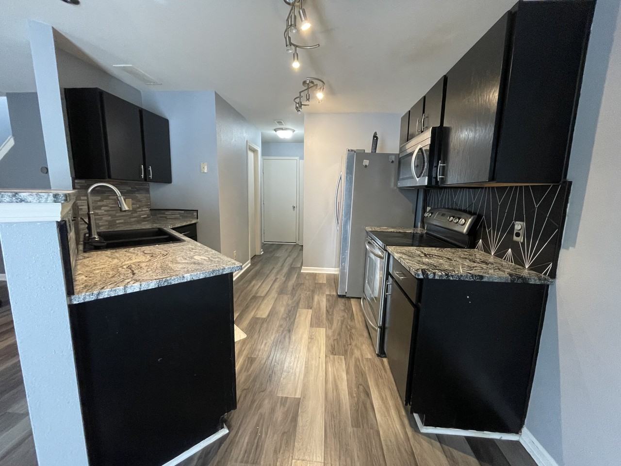 1711 Lynford Dr #NA - Photo 5 of 21