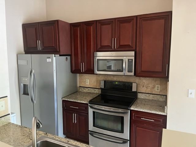 18 Lakeside Cres #B - Photo 2 of 6