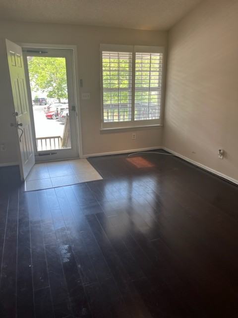 18 Lakeside Cres #B - Photo 4 of 6