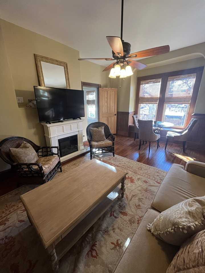 147 E Chestnut St #3 - Photo 2 of 20