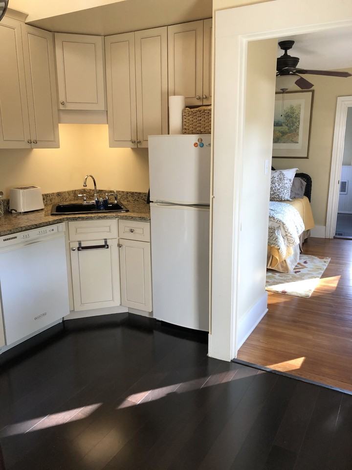 147 E Chestnut St #3 - Photo 5 of 20