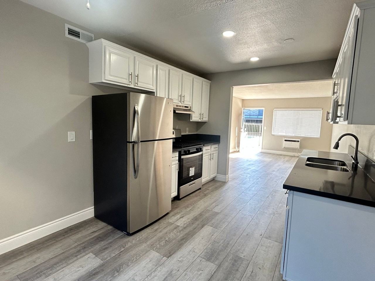 Palm View Apartments - Photo 2 of 25